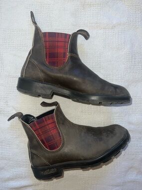 Blundstone Chelsea Boots with Red Plaid Elastic